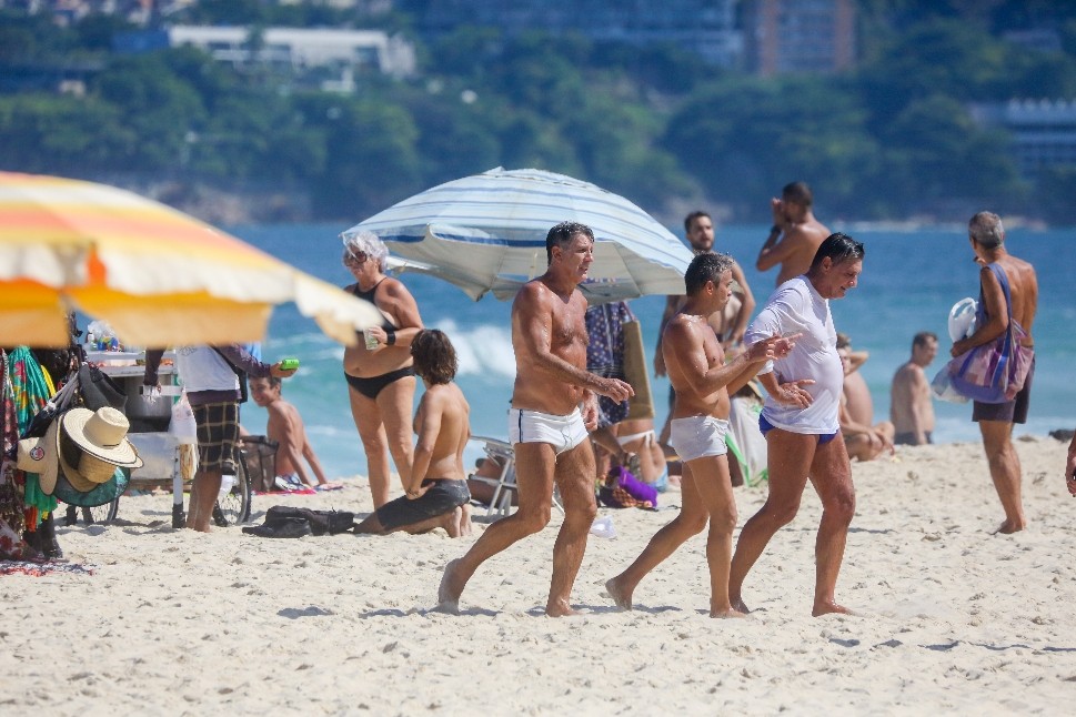 Renato Gaúcho curte praia no Rio (Foto: JC Pereira/AgNews)