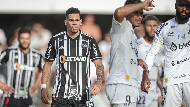 Paulinho, do Atlético-MG, durante o jogo contra o Santos
