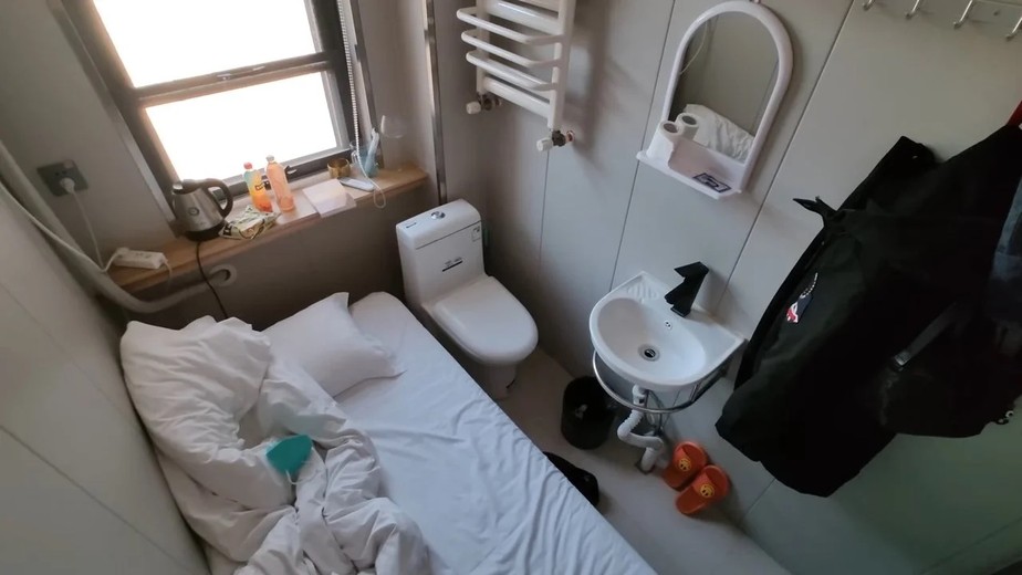 Quarto de hotel na China é, na verdade, um banheiro com uma cama