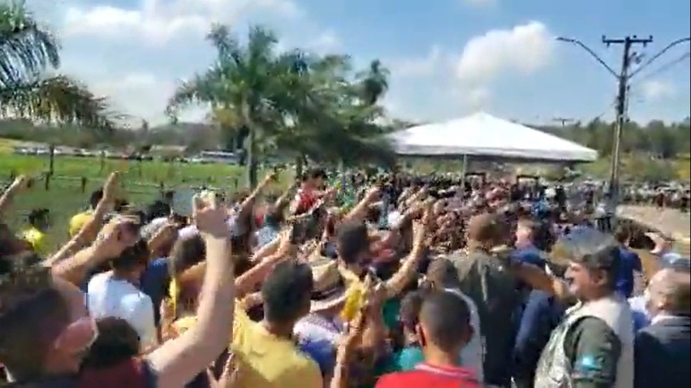Chegada de Bolsonaro à Açailândia, no Maranhão, gerou aglomeração e tumulto. — Foto: Reprodução/Redes sociais