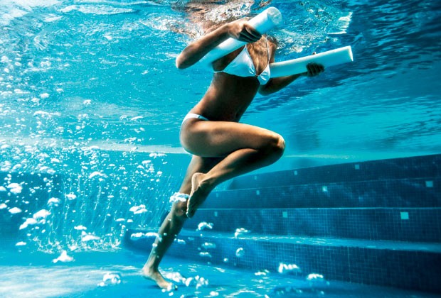 Feitos na piscina ou na praia, os esportes aquáticos são a pedida da estação para perder peso e definir o corpo (Foto: Jorg Badura/Trunk Archive)