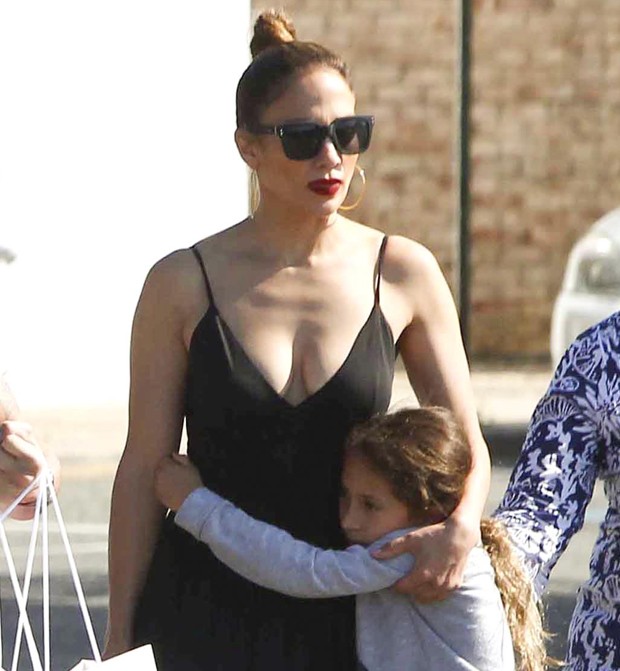 Jennifer Lopez curte passeio em família (Foto: Grosby Group)