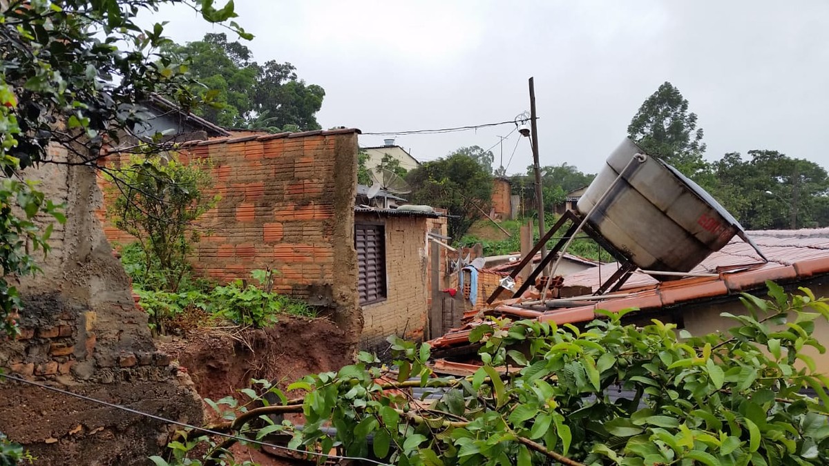 Defesa Civil vistoria casas afetadas pelas chuvas em Patos de Minas