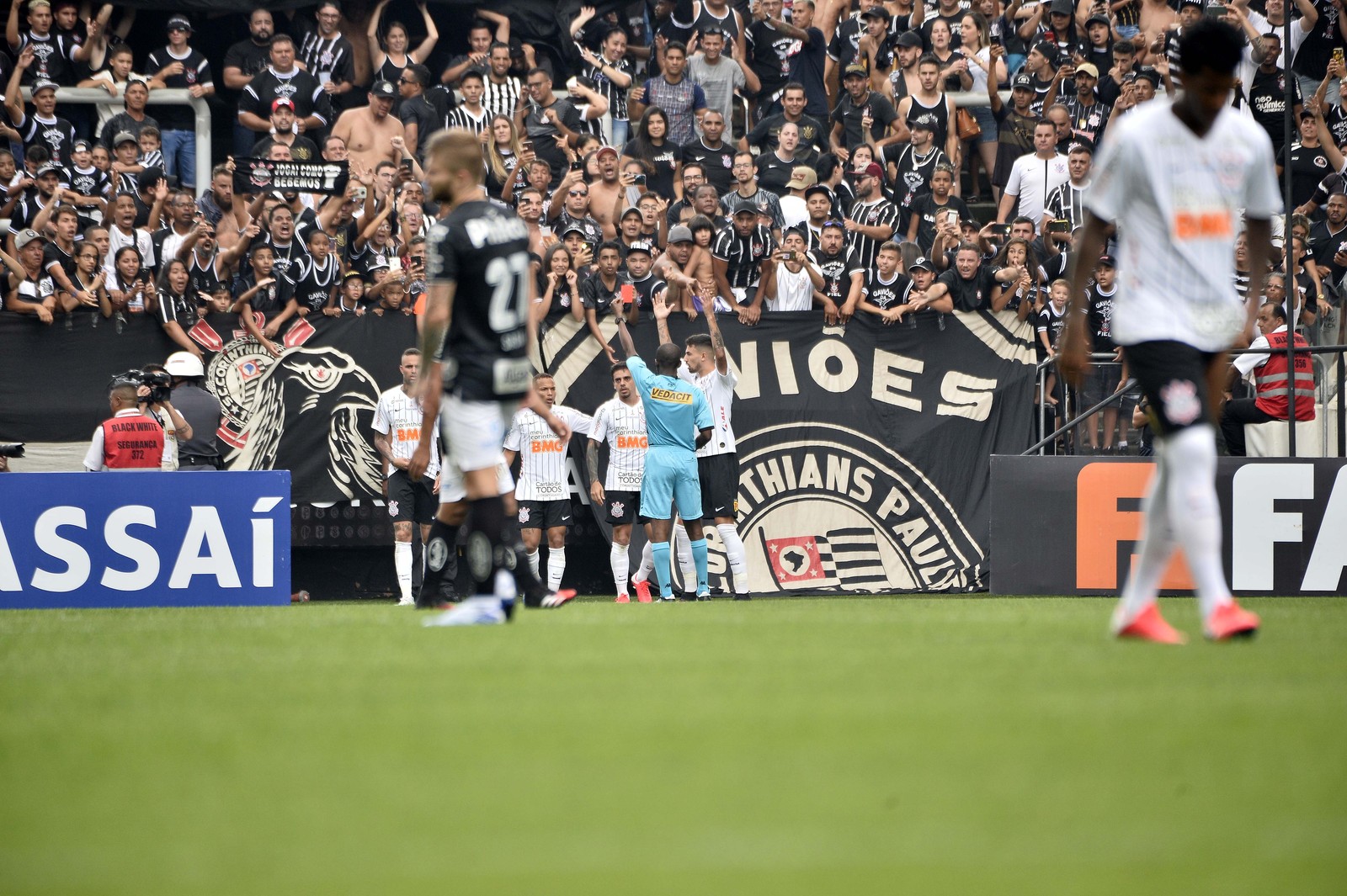 Corinthians vira lanterna de grupo no Paulistão após vitória da Ferroviária e cartões amarelos