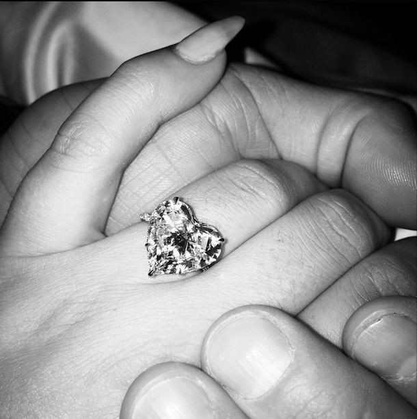 O anel de Gaga (Foto: Reprodução/Instagram)