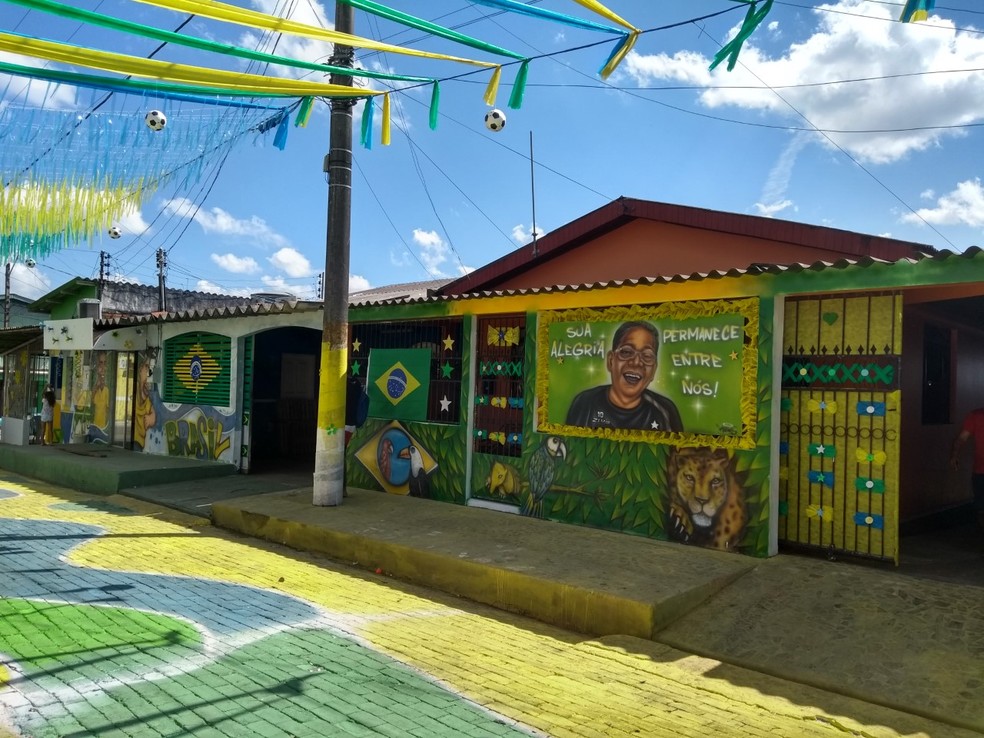 Imagem de Zemir foi desenhada em muro de casa do Conjunto EsperanÃ§a I (Foto: Aline Nascimento/G1)