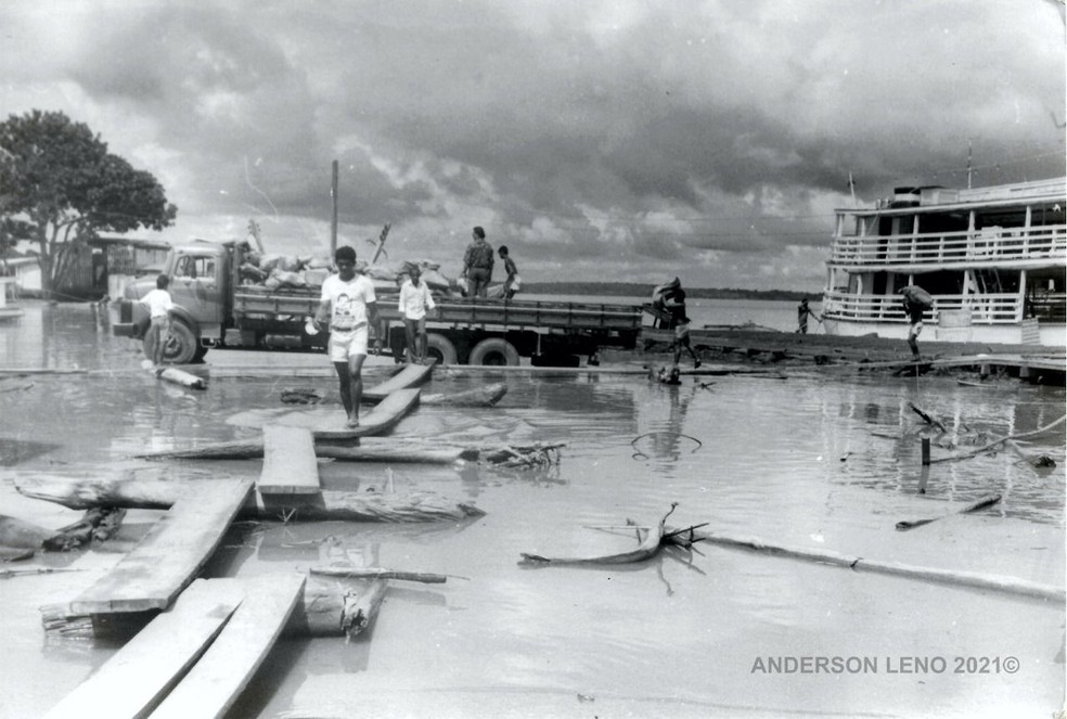 Feira no Cai N'Água nos anos 70. — Foto: Dia de Feira - Do Sertão ao Cai N'água/Divulgação 