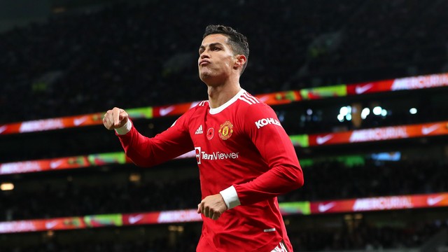 Cristiano Ronaldo comemora o gol marcado pelo Manchester United contra o Tottenham