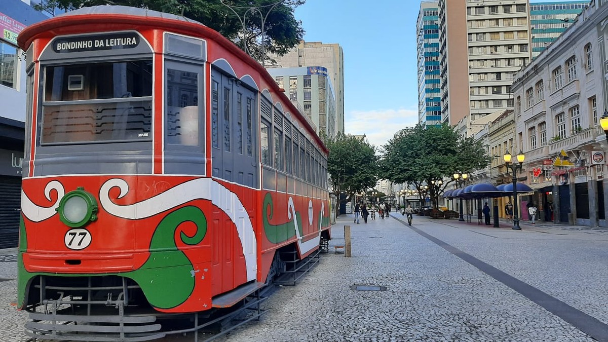 Veja o que abre e o que fecha no feriado de Tiradentes em Curitiba
