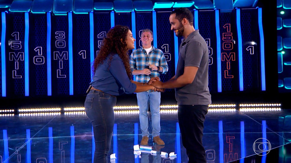 Fernanda descobre que Julian rasgou o contrato no 'The Wall' — Foto: TV Globo