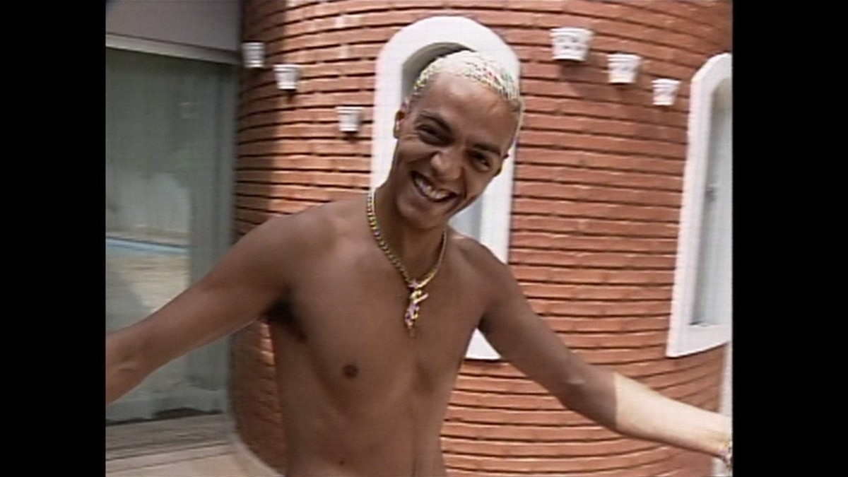 Belo Abria A Casa Para O Video Show Ha 20 Anos Compare Mudancas No Visual Do Cantor Video Show Gshow