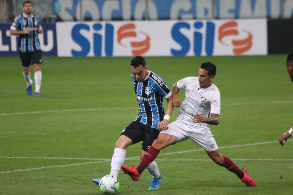 Grêmio encontra vitória pelo meio em primeiro jogo sem Everton, mas precisará mais de Pepê