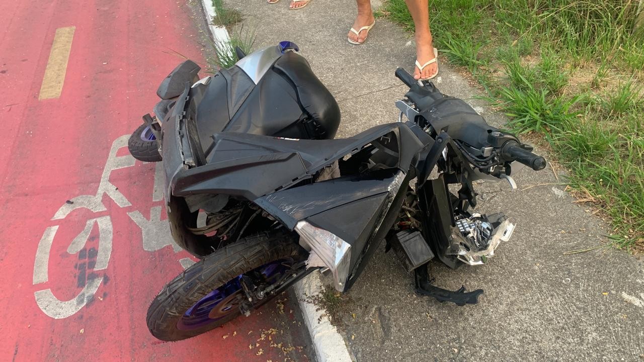 Motociclista morre após colisão contra veículo em Maricá, no RJ