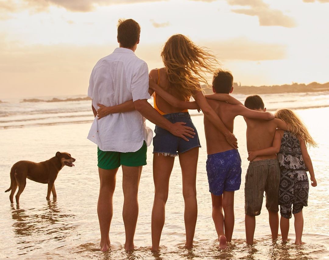 Gisele Bündchen e Tom Brady com os filhos (Foto: Reprodução/Instagram)