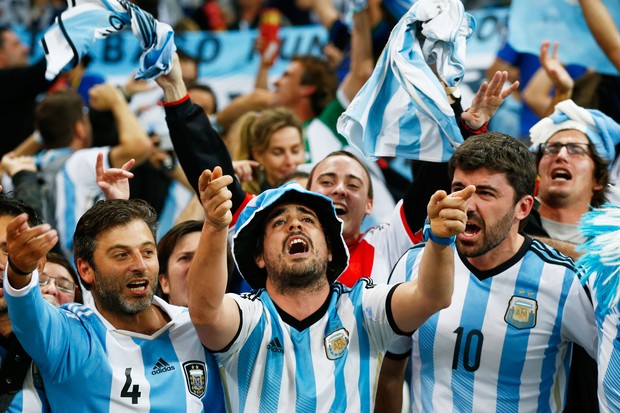Fãs argentinos não param com a cantoria (Foto: Getty Images)