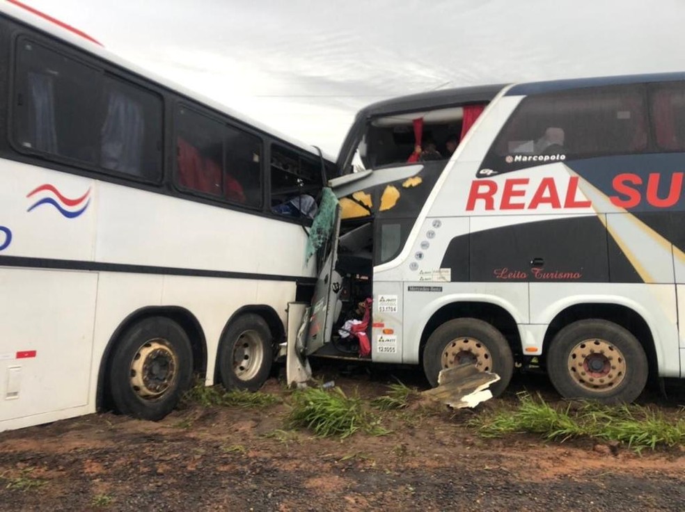 Batida entre dois ônibus deixa 4 mortos no interior da Bahia — Foto: Redes sociais