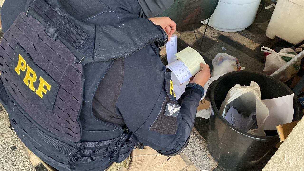 PRF e Polícia Civil fazem operação contra quadrilha de roubos de carga, no Paraná 