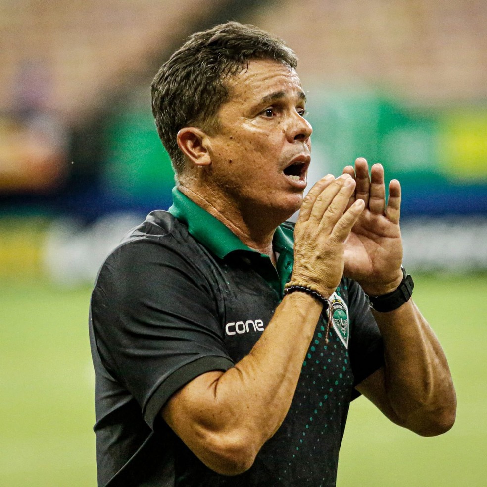 Evaristo Piza é o novo técnico do Sampaio — Foto: João Normando