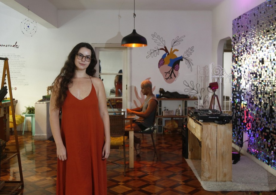 Saída foi dividir:  A estudante Geovana Vieira divide apartamento com mais quatro pessoas em Copacabana:  “O ponto em que moro não tem apartamento por menos de R$ 5 mil”
