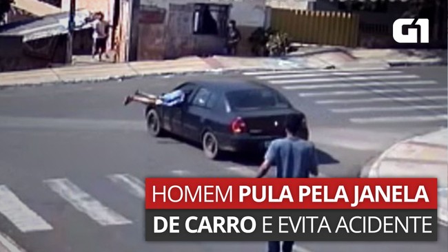 Homem pula em carro sem freio em movimento