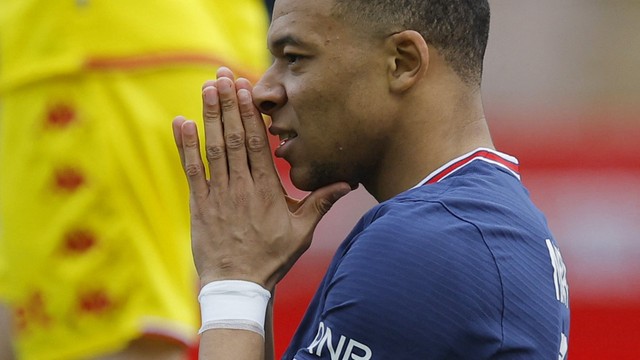 Mbappé lamenta gol perdido durante Monaco x PSG