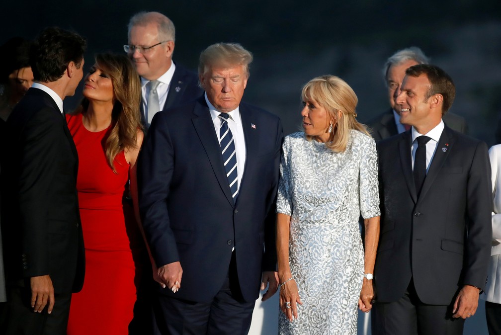 A primeira-dama Melania Trump cumprimenta Justin Trudeau, perto de Donald Trump, Brigitte Macron e Emmanuel Macron durante o encontro de cÃºpula do G7 em Biarritz â€” Foto: Christian Hartmann/Reuters