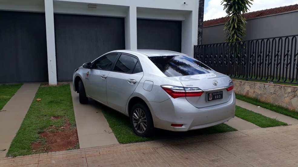 Após polêmica com o carro oficial, prefeito de Santa Cruz do Rio Pardo diz que vai propor a criação do cargo de motorista (Foto: Romeu Neto/TV TEM)