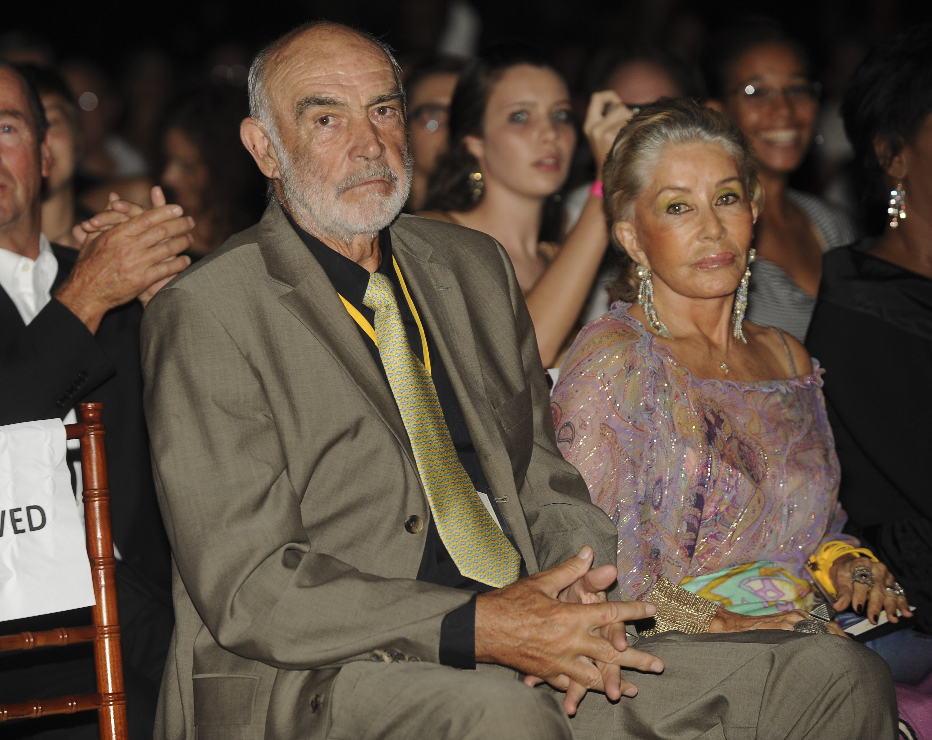 O ator Sean Connery e a artista plástica Micheline Connery Roquebrune em um evento em Nassau, nas Bahamas (Foto: Getty Images)