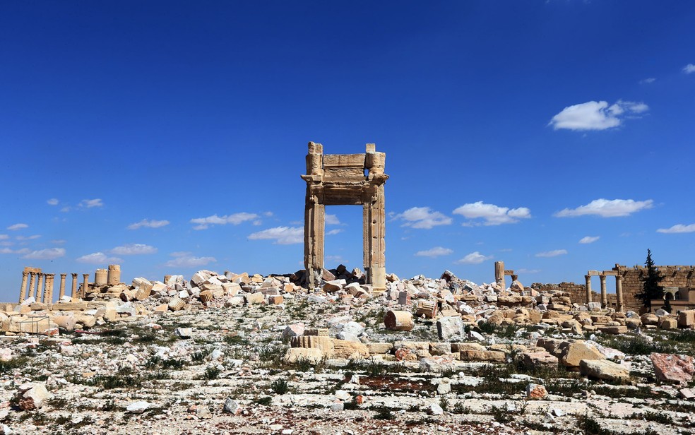Foto de 31 de março mostra as ruinas do Templo de Bel, destruído pelo Estado Islâmico, na cidade de Palmira, na Síria (Foto: AFP Photo/Joseph Eid)