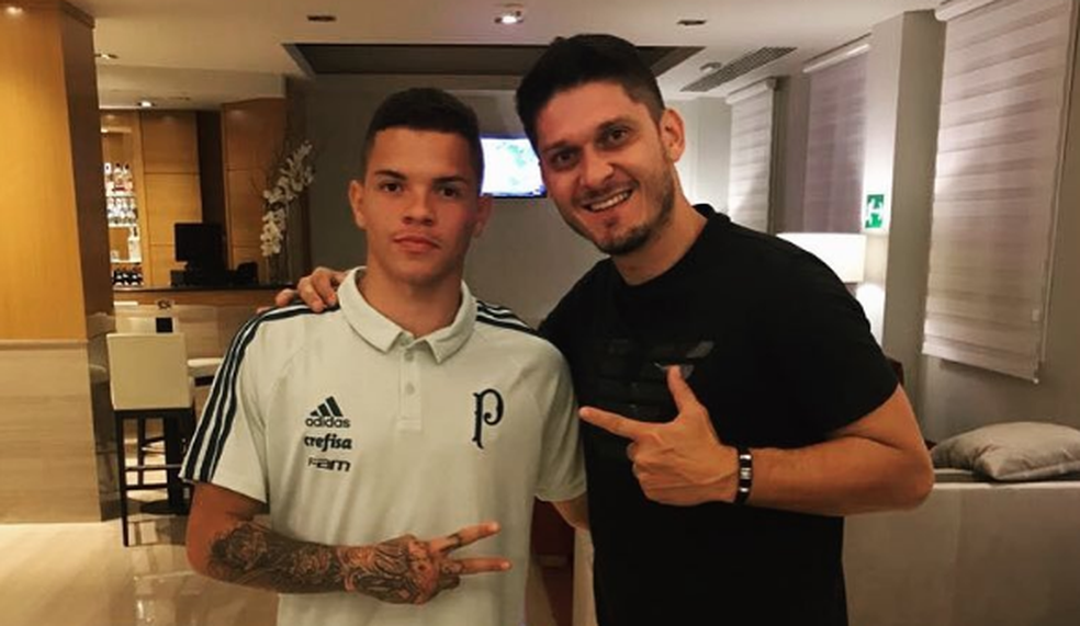 Rodrigo é agenciado pelo ex-jogador do São Paulo Edu  (Foto: Reprodução/Instagram)