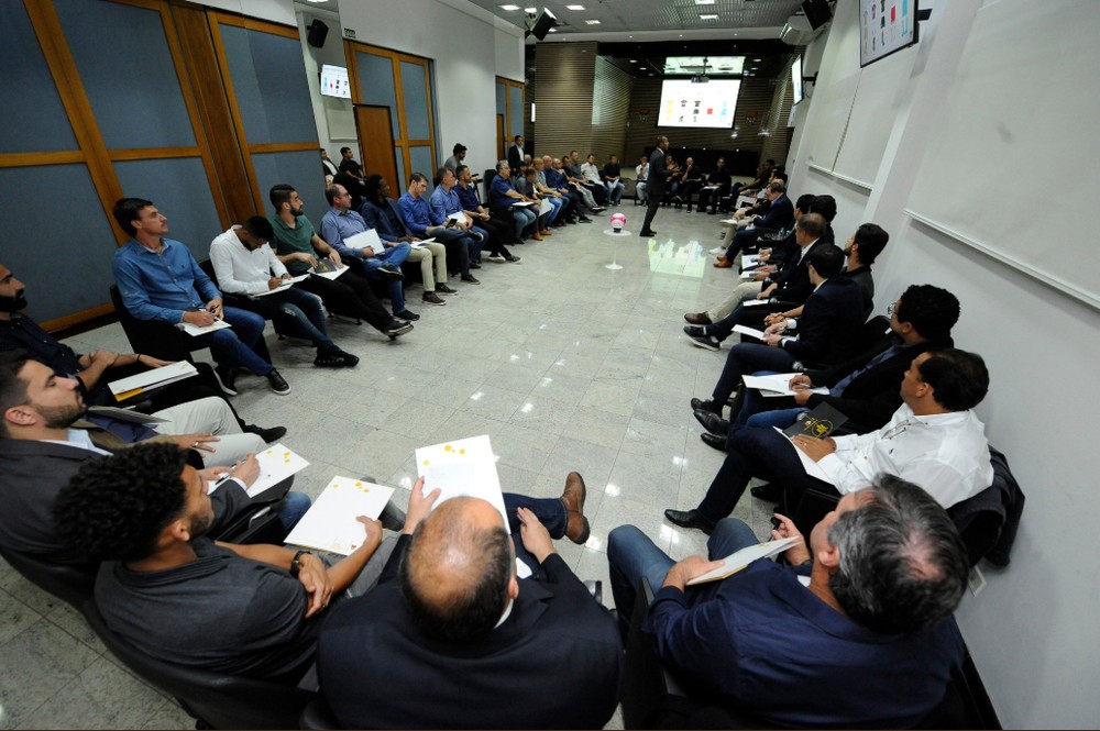 Jogadores, técnicos e dirigentes se reúnem na FPF e debatem ideias para o Paulistão
