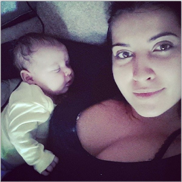 Priscila Pires com o filho Pietro, 2 meses (Foto: Reprodução/Instagram)