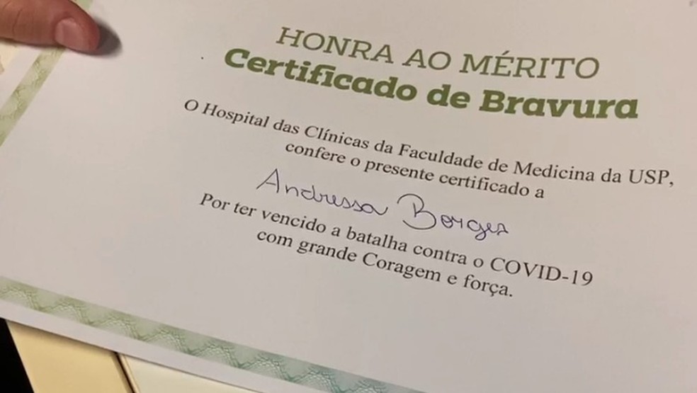 Diploma de bravura recebido por Andressa Borges por ser a milésima paciente do HC curada do coronavírus. — Foto: Divulgação