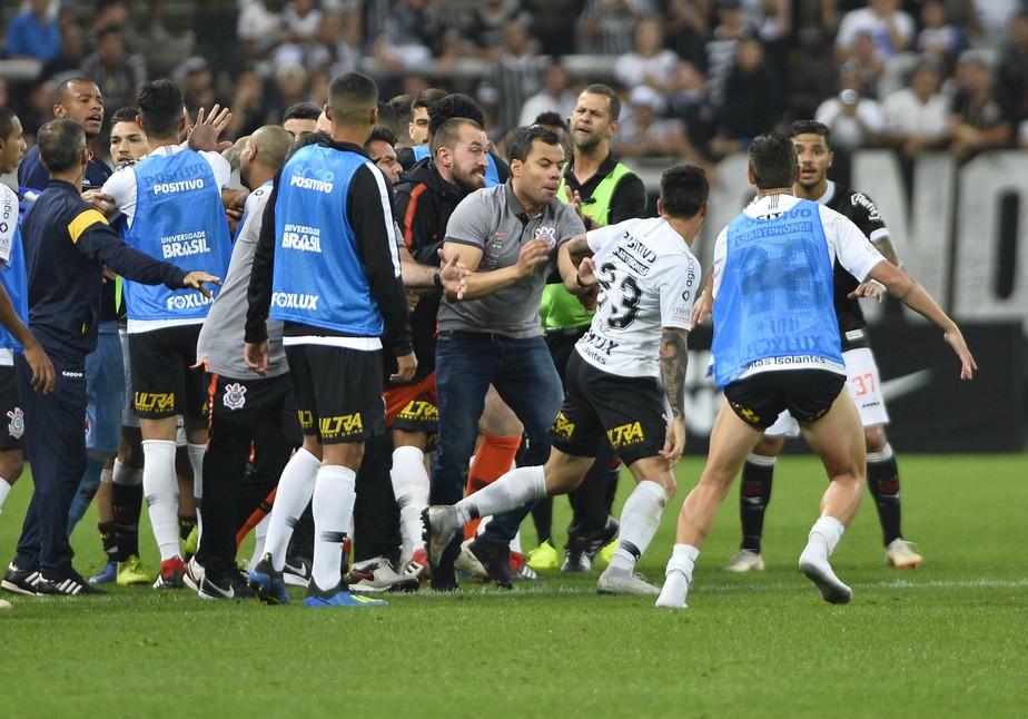 Corinthians x Vasco tem confusão no fim, e árbitro relata ...