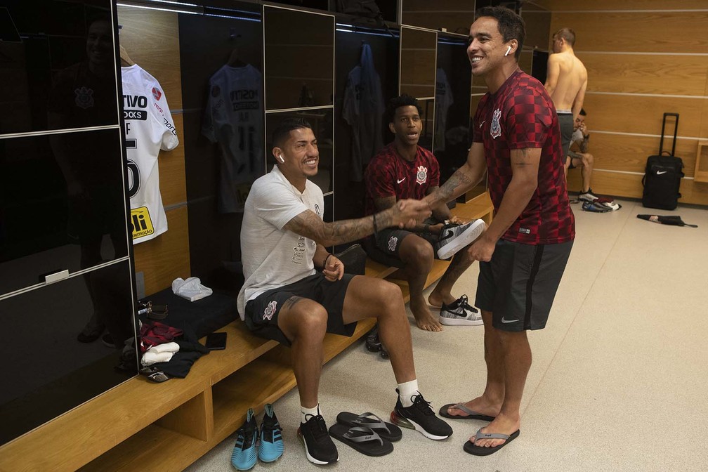 Ralf e Jadson no vesti&aacute;rio da Arena Corinthians em 2019 &mdash; Foto: Daniel Augusto Jr/Ag Corinthians