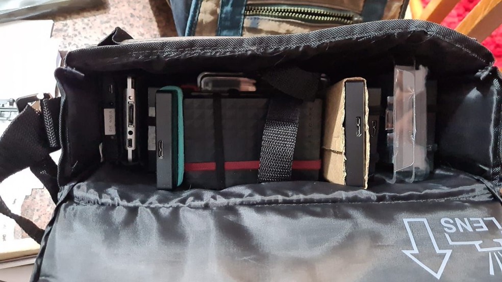 Equipamentos de fotografia foram encontrados durante ação da Polícia Federal — Foto: Polícia Federal/Divulgação