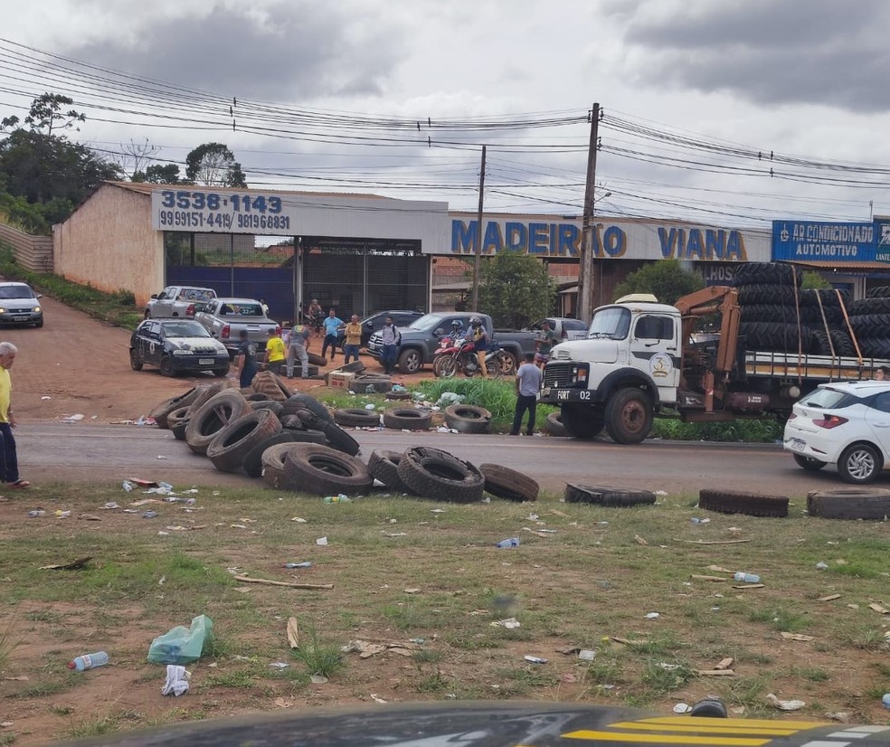 Bloqueio realizado por manifestantes em Açailândia — Foto: Divulgação/PRF