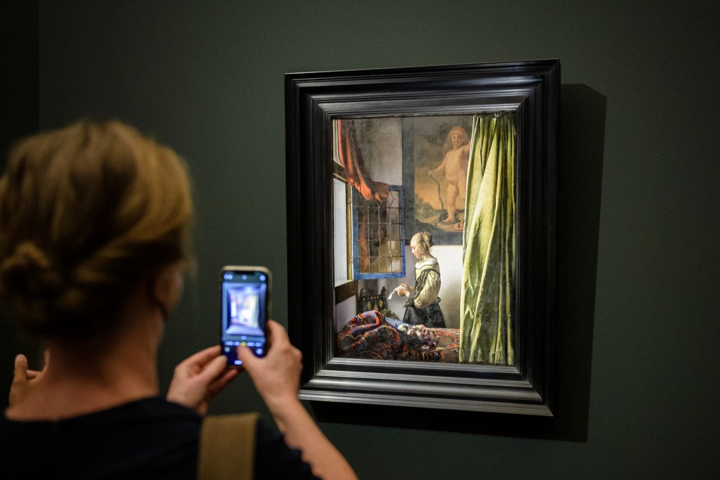 Detalhes escondidos em pintura de Johannes Vermeer são revelados após restauração (Foto: Getty Images)