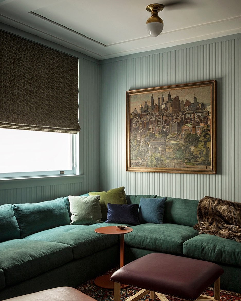 Décor do dia: sala de estar com sofá em L e tons de verde (Foto: Divulgação)
