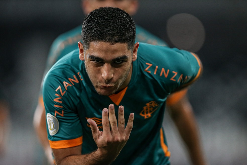 Michel Ara&uacute;jo comemora gol pelo Fluminense &mdash; Foto: Lucas Mer&ccedil;on / FFC