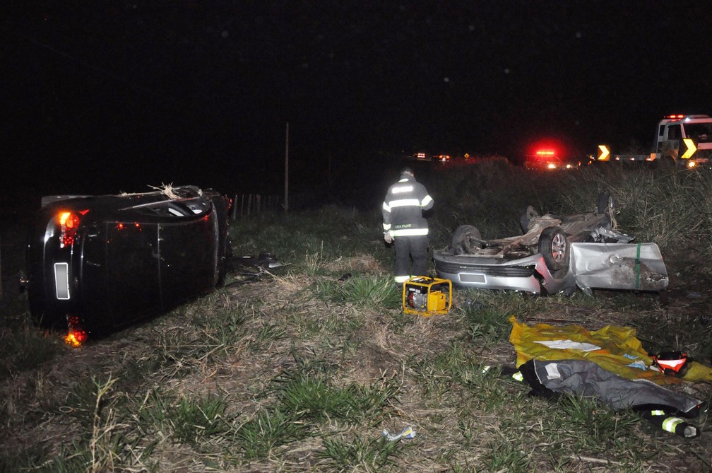 Quatro pessoas morreram e três ficaram levemente feridas (Foto: Cristiano Nascimento/FM Metrópole)