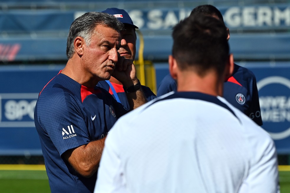 Christophe Galtier comanda o primeiro treino no PSG — Foto: Aurelien Meunier/PSG via Getty Images