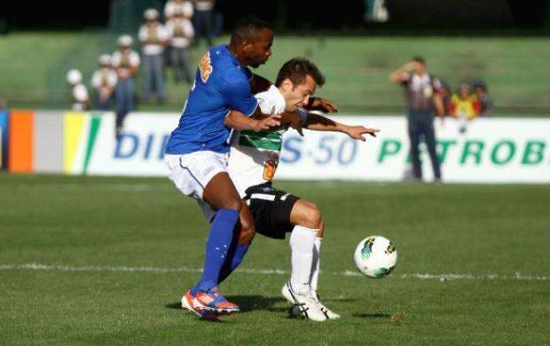 Everton Ribeiro, do Coritiba, em lance do jogo contra o Cruzeiro (Foto: Divulgação/Site oficial do Coritiba)