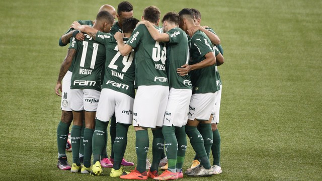 Time do Palmeiras antes do início do clássico contra o Santos