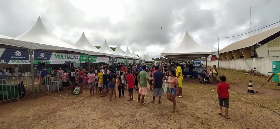Multiação no bairro Pedra 90 em Cuiabá neste sábado (26) — Foto: Carlos Renato/TVCA