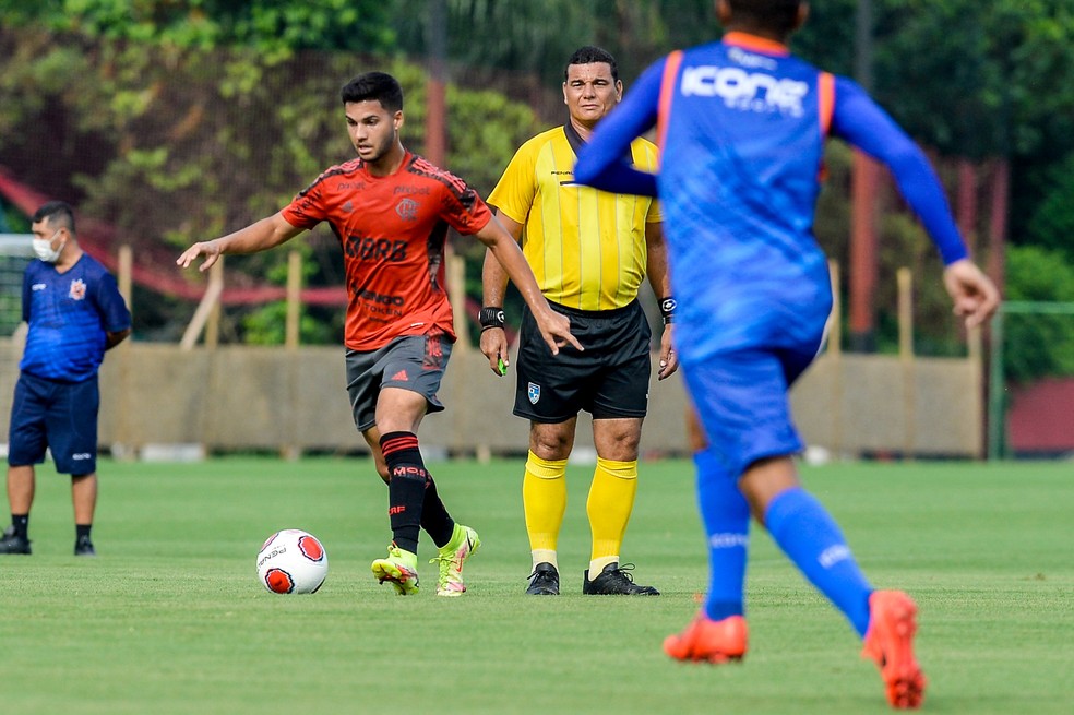 Yuri de Oliveira marcou dois gols em jogo-treino do Flamengo contra o Nova Iguaçu — Foto: Marcelo Cortes/Flamengo