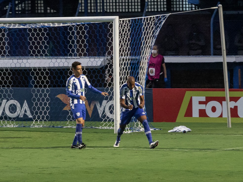 Copete vibra com o primeiro gol pelo Avaí em 2022 — Foto: Gustavo Medeiros/@gustavooficialllll