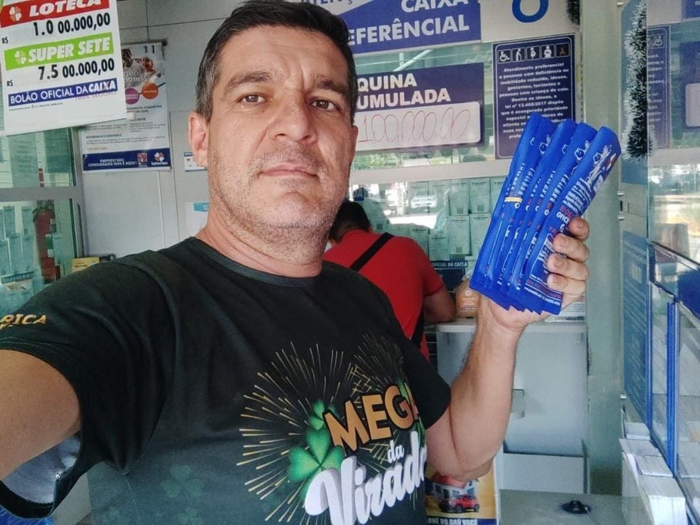 Ademir Almeida, responsável pelo bolão com as primeiras apostas realizadas na Mega da Virada — Foto: Arquivo pessoal