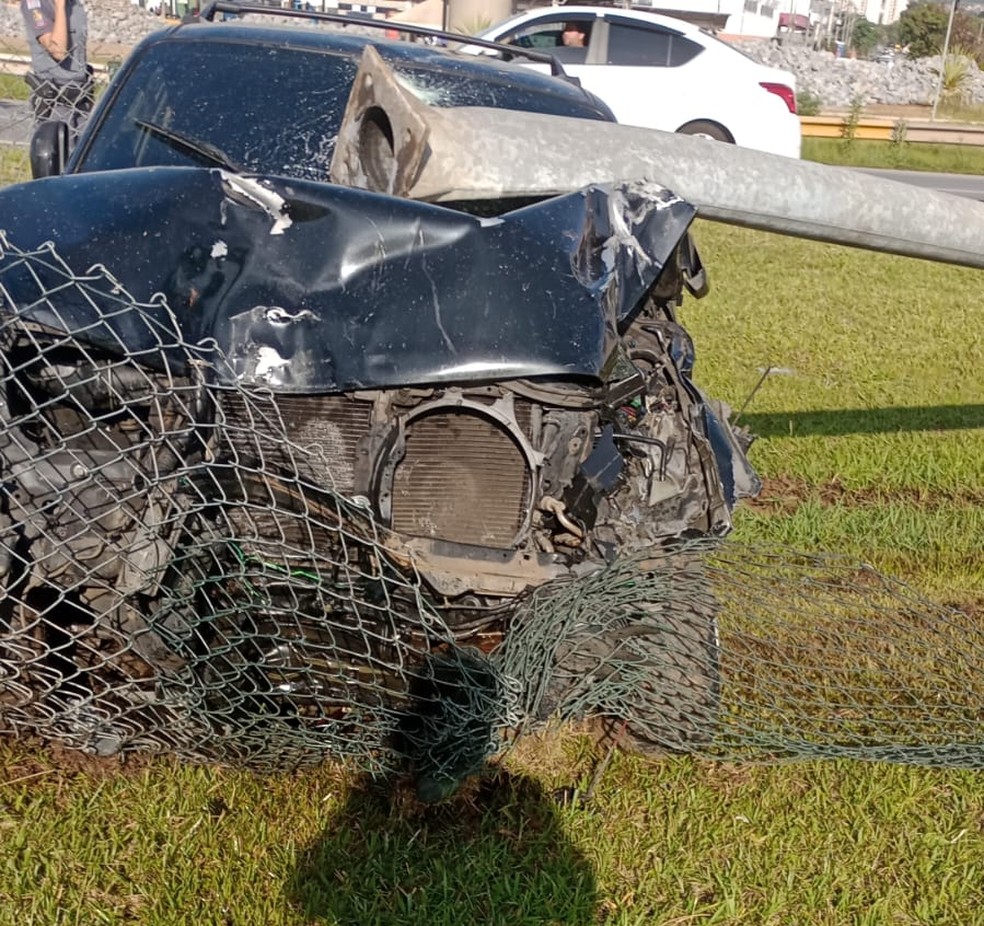 Motorista sem habilitação atropela e mata pai e filha que corriam em canteiro central de rodovia em Guarulhos — Foto: Divulgação/PRF-SP