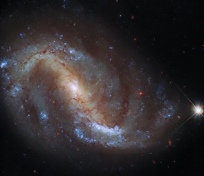 Uma imagem do Hubble de NGC 7496 lançada no início de 2022  (Foto: ESA/Hubble & NASA/J. Lee/Equipe PHANGS-HST/Judy Schmidt)